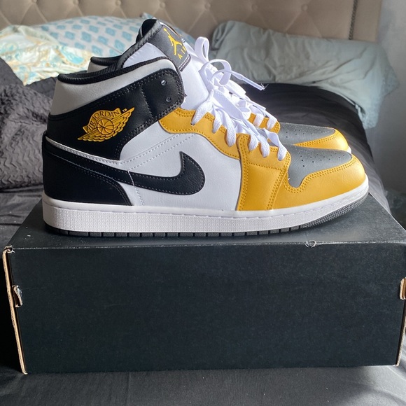 Jordan 1 mid Yellow Ochre - Picture 3 of 3
